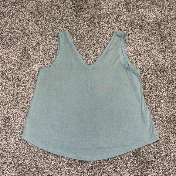 Sweaty Betty Wave Holistic V-Neck Tank Top in Blue - Picture 3 of 6